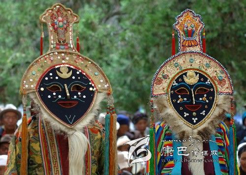 藏戲面具：多姿多彩！
